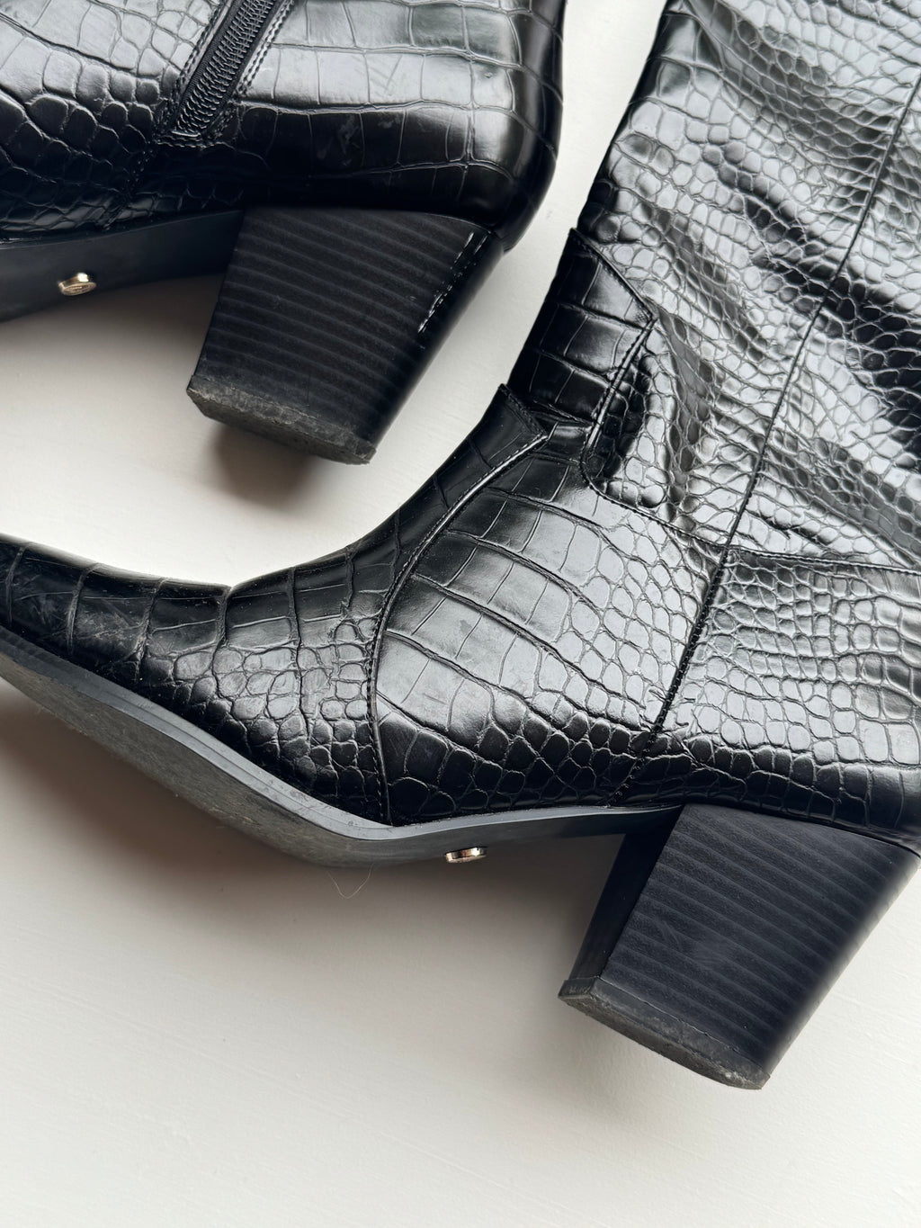 Snakeskin Knee-High Boots WHITEFOX | 9 US |