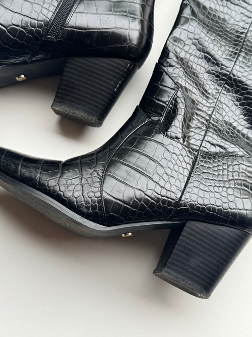 Snakeskin Knee-High Boots WHITEFOX | 9 US |