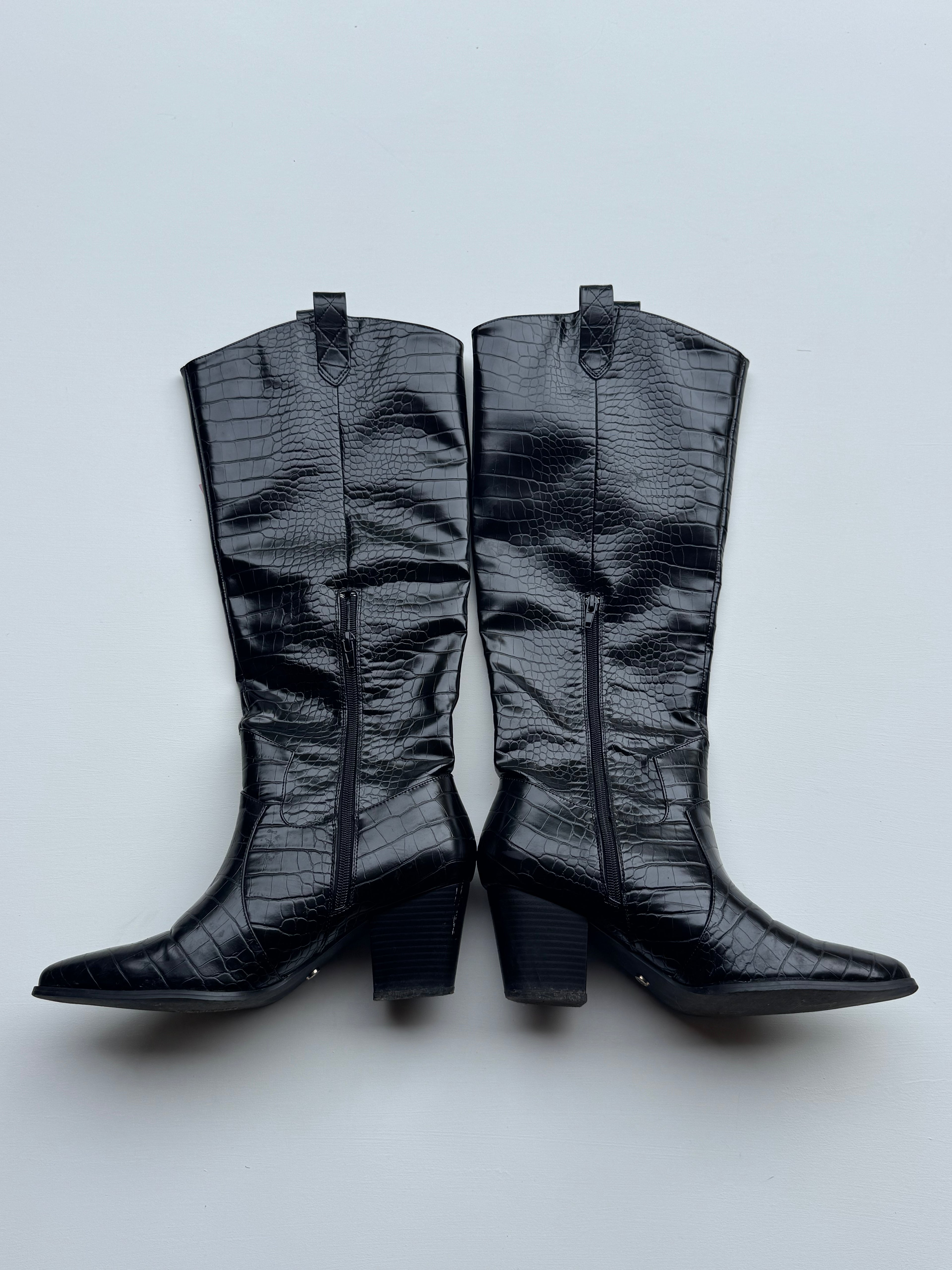 Snakeskin Knee-High Boots WHITEFOX | 9 US |