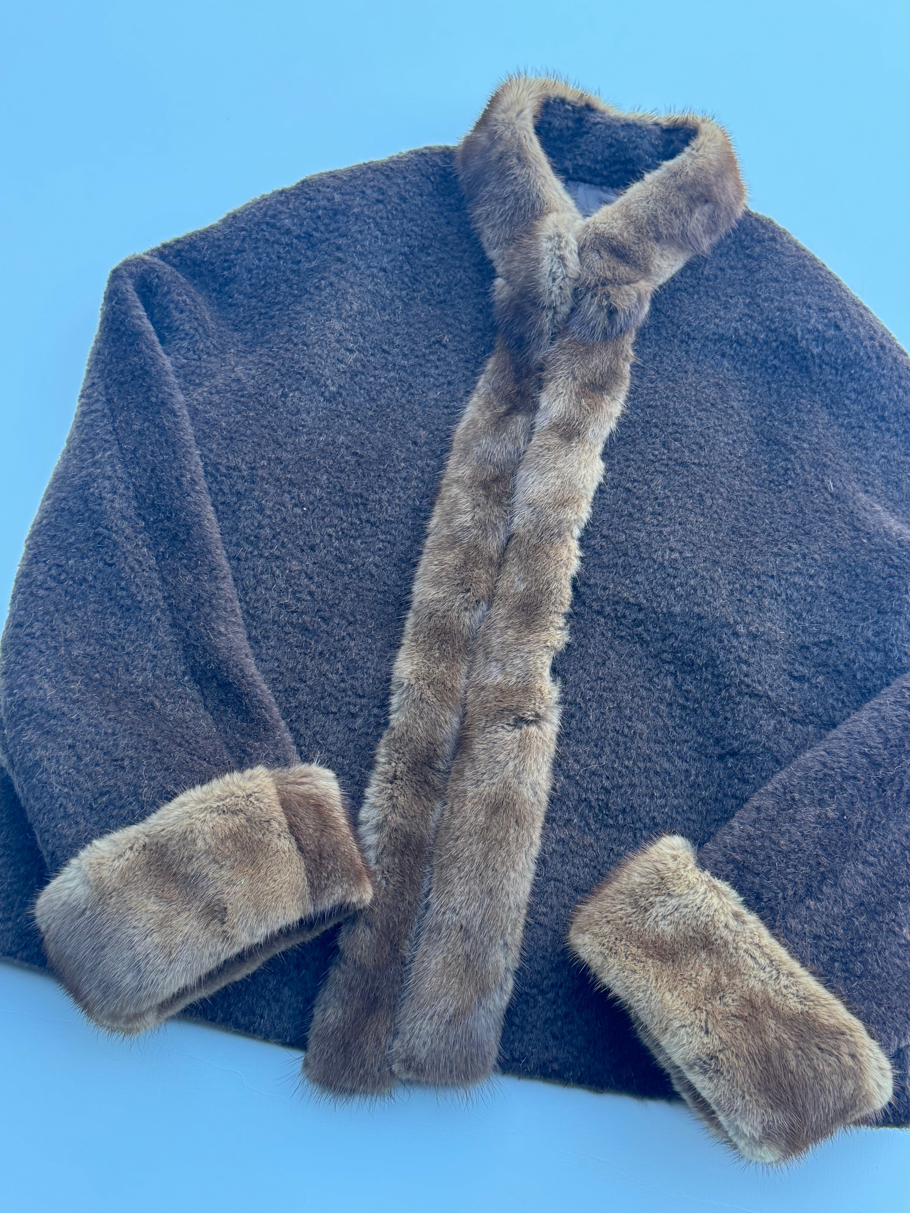 Vintage Chocolate Brown Fur Coat | M |